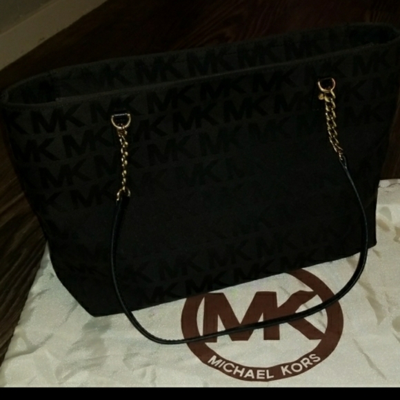 Authentic Michael Kors Purse - Picture 1 of 7
